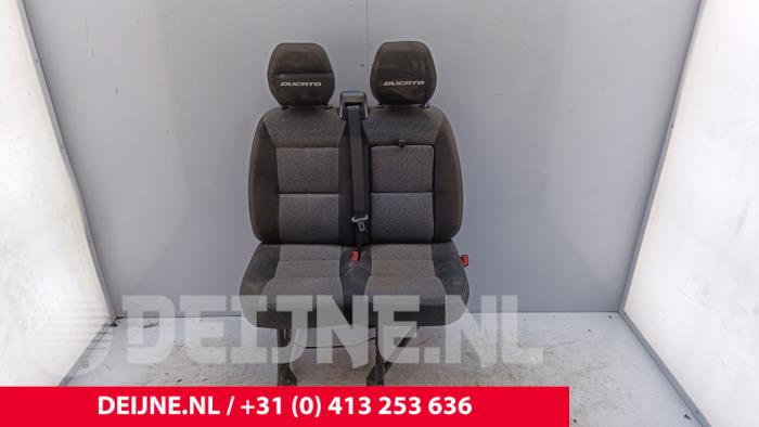 Używane Fotel prawy Fiat Ducato Cena € 120,00 Procedura marży oferowane przez van Deijne Onderdelen Uden B.V.