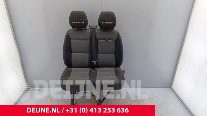 Używane Fotel prawy Fiat Ducato Cena € 120,00 Procedura marży oferowane przez van Deijne Onderdelen Uden B.V.