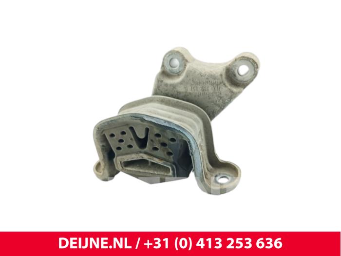 Usagé Support moteur Volkswagen Transporter T5 2.0 TDI DRF Prix € 30,25 Prix TTC proposé par van Deijne Onderdelen Uden B.V.