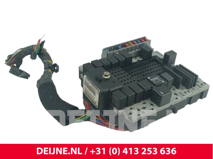 Used Central electronic module Volvo V70 (SW) 2.4 D5 20V Price € 250,00 Margin scheme offered by van Deijne Onderdelen Uden B.V.