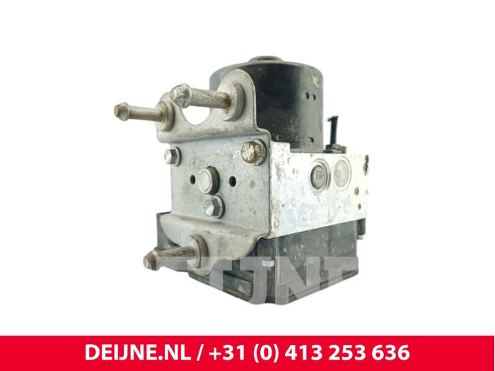 Begagnade ABS-pump Volkswagen Transporter T5 2.0 TDI DRF Pris € 54,45 Inklusive moms erbjuds av van Deijne Onderdelen Uden B.V.