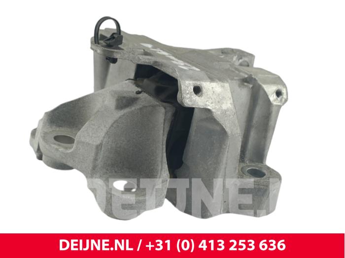 Used Engine mount Volvo XC40 (XZ) 1.5 T5 Plug-in Hybrid 16V Price € 90,00 Margin scheme offered by van Deijne Onderdelen Uden B.V.