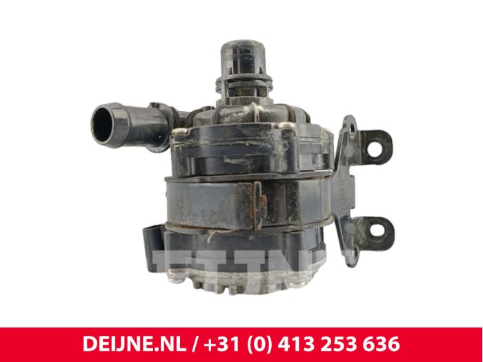 Begagnade Extra vattenpump Volvo XC40 (XZ) 1.5 T5 Plug-in Hybrid 16V Pris € 95,00 Marginaltabell erbjuds av van Deijne Onderdelen Uden B.V.