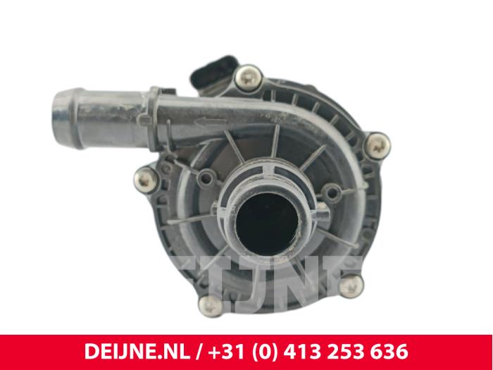 Begagnade Extra vattenpump Volvo XC40 (XZ) 1.5 T5 Plug-in Hybrid 16V Pris € 95,00 Marginaltabell erbjuds av van Deijne Onderdelen Uden B.V.