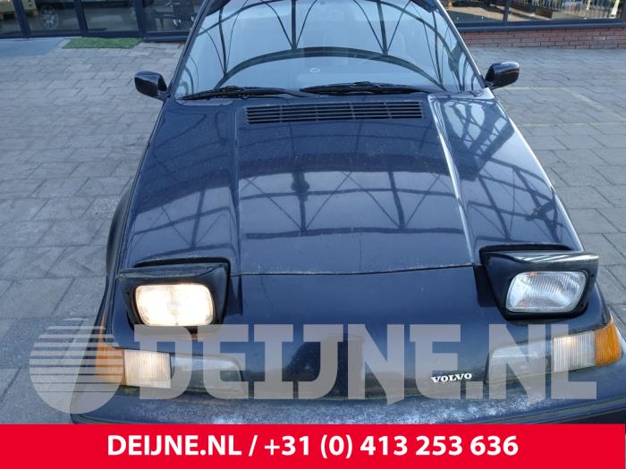 Używane Maska Volvo 480 2.0i ES, S Cena € 125,00 Procedura marży oferowane przez van Deijne Onderdelen Uden B.V.