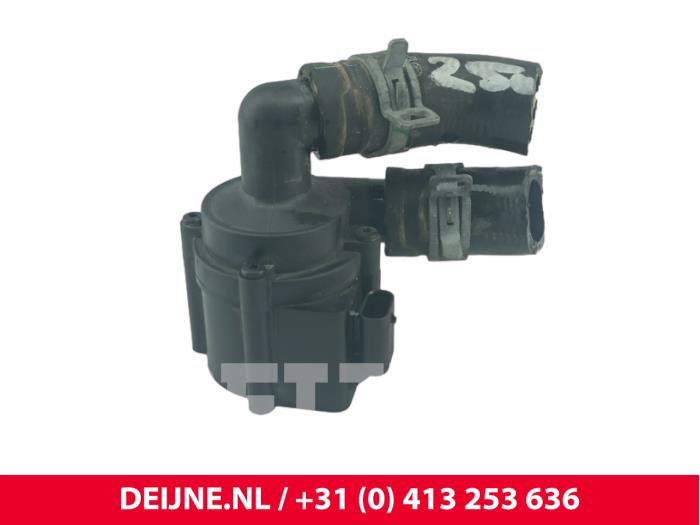 Begagnade Vattenpump Volvo XC40 (XZ) 1.5 T5 Plug-in Hybrid 16V Pris € 50,00 Marginaltabell erbjuds av van Deijne Onderdelen Uden B.V.