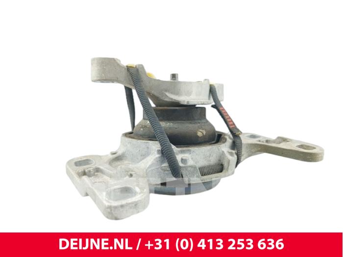 Used Engine mount Volvo V40 (MV) 2.0 D2 16V Price € 20,00 Margin scheme offered by van Deijne Onderdelen Uden B.V.