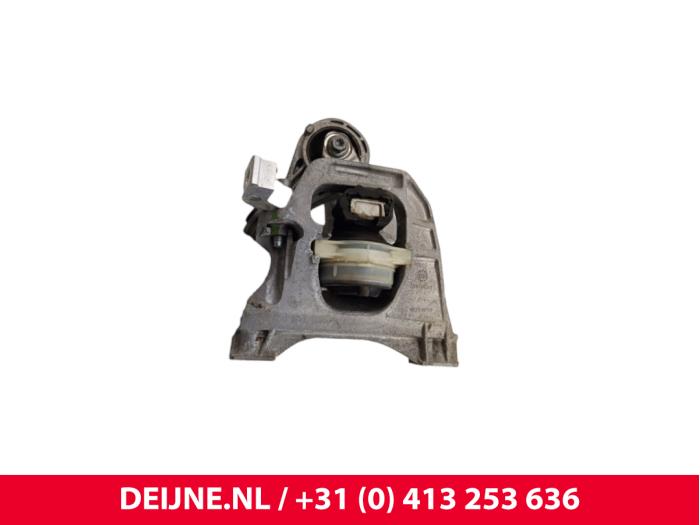 Used Engine mount Opel Vivaro 2.0 CDTI 122 Price € 36,30 Inclusive VAT offered by van Deijne Onderdelen Uden B.V.
