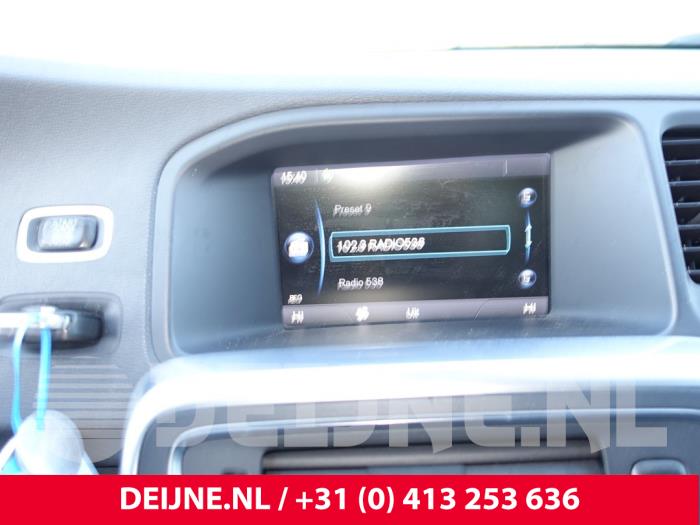 Begagnade Innerdisplay Volvo V60 I (FW/GW) 1.6 T4 16V Flexifuel Pris på förfrågan erbjuds av van Deijne Onderdelen Uden B.V.