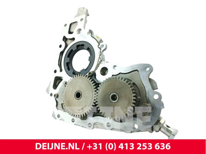 Używane Pompa oleju Iveco New Daily VI 33S14, 35C14, 35S14 Cena € 338,80 Z VAT oferowane przez van Deijne Onderdelen Uden B.V.