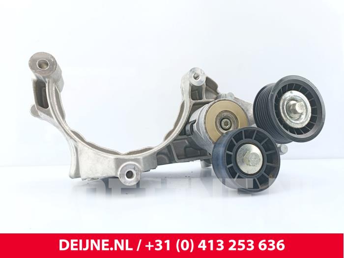 Used Alternator upper bracket Iveco New Daily VI 33S14, 35C14, 35S14 Price € 48,40 Inclusive VAT offered by van Deijne Onderdelen Uden B.V.