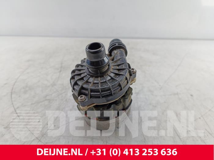 Begagnade Vattenpump Mercedes eVito (447.6) 90 kWh Pris € 121,00 Inklusive moms erbjuds av van Deijne Onderdelen Uden B.V.