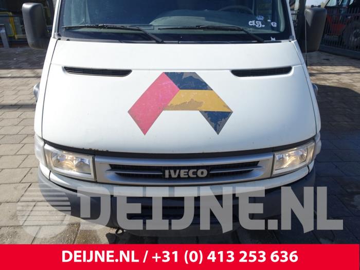Używane Maska Iveco New Daily III 35C12V Cena € 90,75 Z VAT oferowane przez van Deijne Onderdelen Uden B.V.