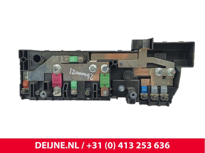 Used Distributor Mercedes eVito (447.6) 41/60/66 kWh Price € 72,60 Inclusive VAT offered by van Deijne Onderdelen Uden B.V.