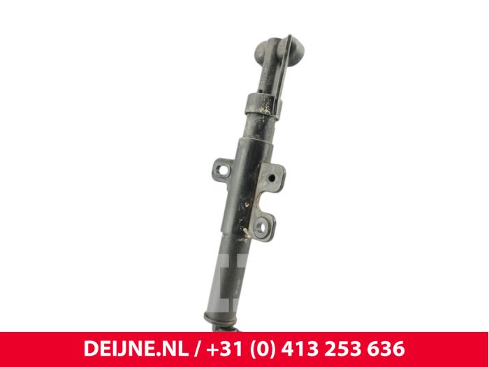 Używane Spryskiwacz reflektorów Volvo V90 II (PW) 2.0 D4 16V Cena € 30,00 Procedura marży oferowane przez van Deijne Onderdelen Uden B.V.