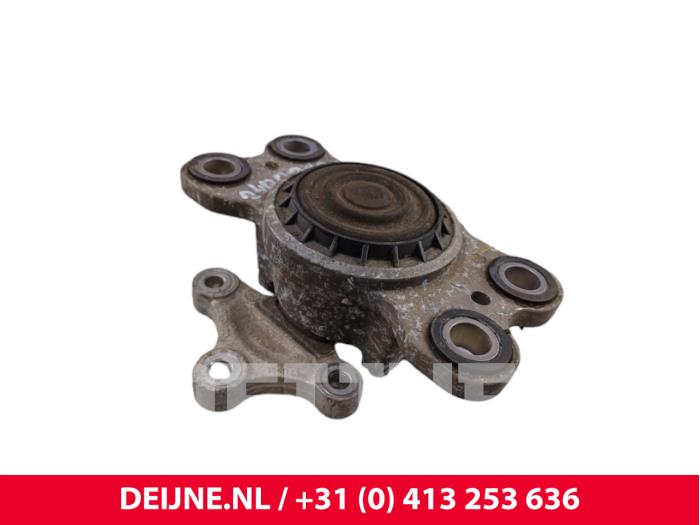 Usagé Support moteur Volvo V60 I (FW/GW) 1.6 DRIVe Prix € 40,00 Règlement à la marge proposé par van Deijne Onderdelen Uden B.V.