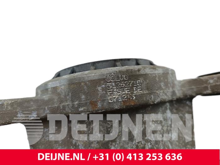 Engine mount from a Volvo V60 I (FW/GW) 1.6 DRIVe 2014