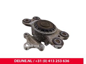 Engine mount from a Volvo V60 I (FW/GW) 1.6 DRIVe 2014