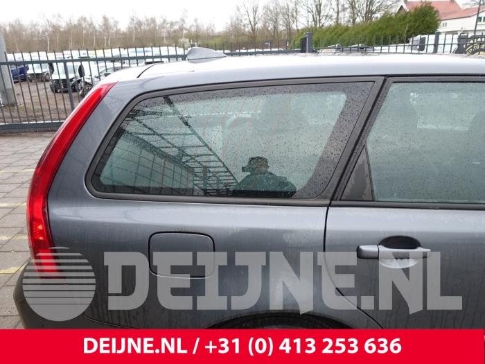Usados Ventanilla triangular derecha detrás Volvo V50 (MW) 2.0 16V Precio de solicitud ofrecido por van Deijne Onderdelen Uden B.V.