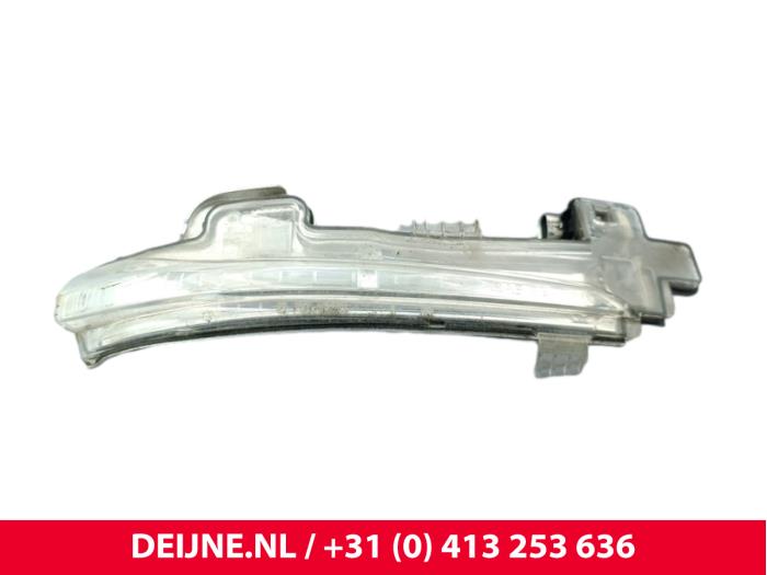 Usados Intermitente de retrovisor derecha Volvo V60 I (FW/GW) 1.6 DRIVe Precio € 20,00 Norma de margen ofrecido por van Deijne Onderdelen Uden B.V.