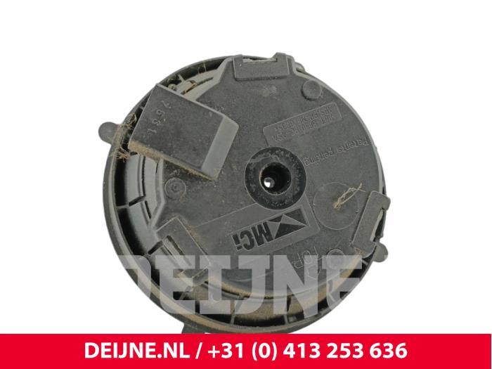 Używane Silnik lusterka prawego Volvo C70 (MC) 2.4i 20V Cena € 20,00 Procedura marży oferowane przez van Deijne Onderdelen Uden B.V.