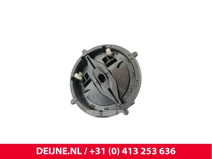 Używane Silnik lusterka prawego Volvo S60 II (FS) 2.4 D5 20V Cena € 20,00 Procedura marży oferowane przez van Deijne Onderdelen Uden B.V.