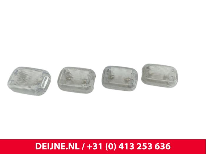 Begagnade Innerbelysning, fram Ford Transit Custom 2.0 TDCi 16V Eco Blue 105 Pris € 48,40 Inklusive moms erbjuds av van Deijne Onderdelen Uden B.V.