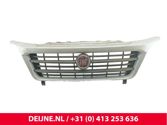 Używane Grill Fiat Ducato (250) 2.3 D 150 Multijet 4x4 Cena € 169,40 Z VAT oferowane przez van Deijne Onderdelen Uden B.V.