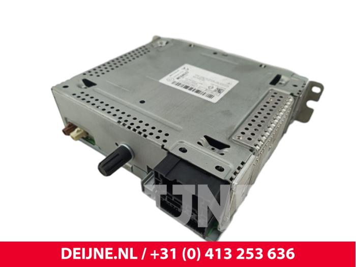 Używane Modul radiowy Renault Master III (FV) 2.3 dCi 135 16V FWD Cena € 193,60 Z VAT oferowane przez van Deijne Onderdelen Uden B.V.