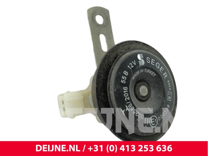 Używane Klakson Nissan Interstar 2.3 dCi 150 16V Cena € 12,10 Z VAT oferowane przez van Deijne Onderdelen Uden B.V.