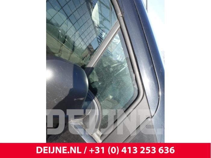 Usados Ventanilla triangular derecha delante Fiat Doblo Cargo 1.5 D Multijet 130 Precio € 36,30 IVA incluido ofrecido por van Deijne Onderdelen Uden B.V.