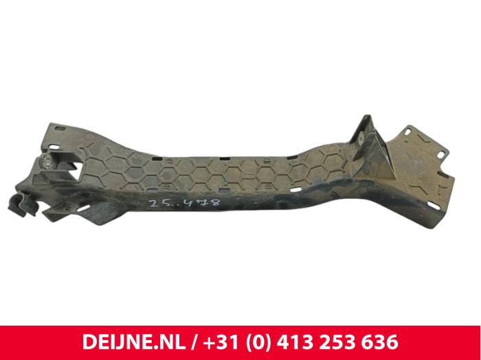 Używane Rózne elementy plastikowe Mercedes Sprinter 3t (910.6) 211 CDI 2.1 D FWD Cena € 24,20 Z VAT oferowane przez van Deijne Onderdelen Uden B.V.