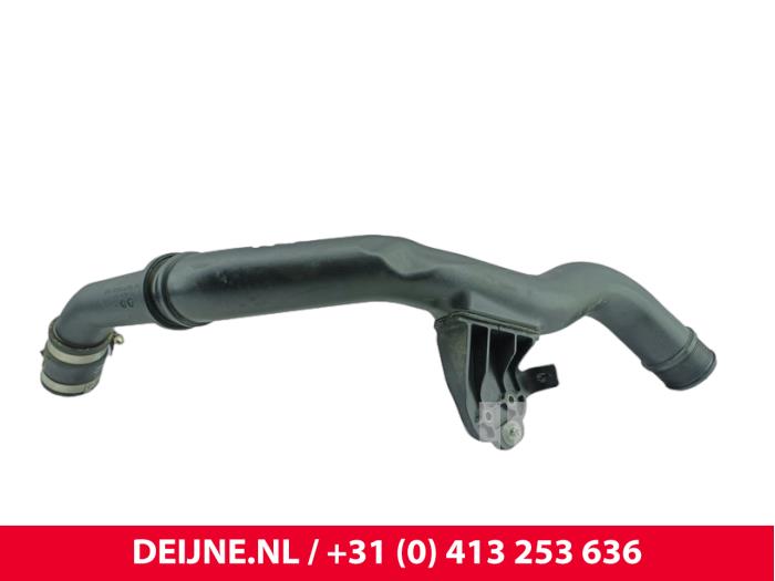 Usagé Tube intercooler Ford Transit 2.0 TDCi 16V Eco Blue 130 Prix € 18,15 Prix TTC proposé par van Deijne Onderdelen Uden B.V.