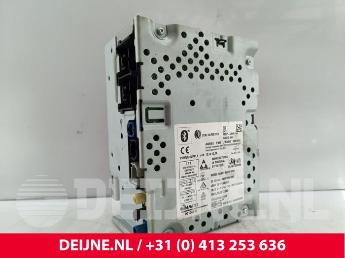 Używane Modul radiowy Ford Transit Custom 2.0 TDCi 16V Eco Blue 105 Cena € 254,10 Z VAT oferowane przez van Deijne Onderdelen Uden B.V.