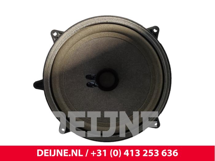 Używane Glosnik Mercedes Sprinter 3,5t (907.6/910.6) 317 CDI 2.0 D RWD Cena € 12,10 Z VAT oferowane przez van Deijne Onderdelen Uden B.V.