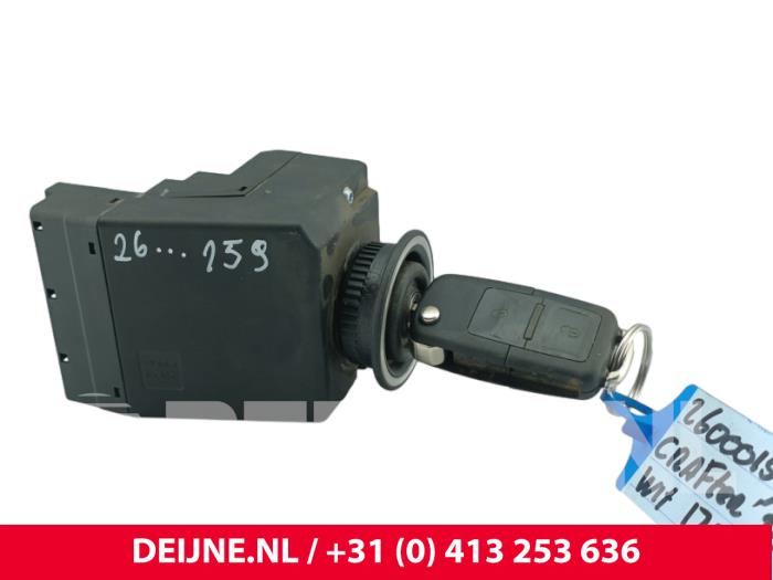 Używane Stacyjka + Kluczyk Volkswagen Crafter 2.0 BiTDI Cena € 302,50 Z VAT oferowane przez van Deijne Onderdelen Uden B.V.