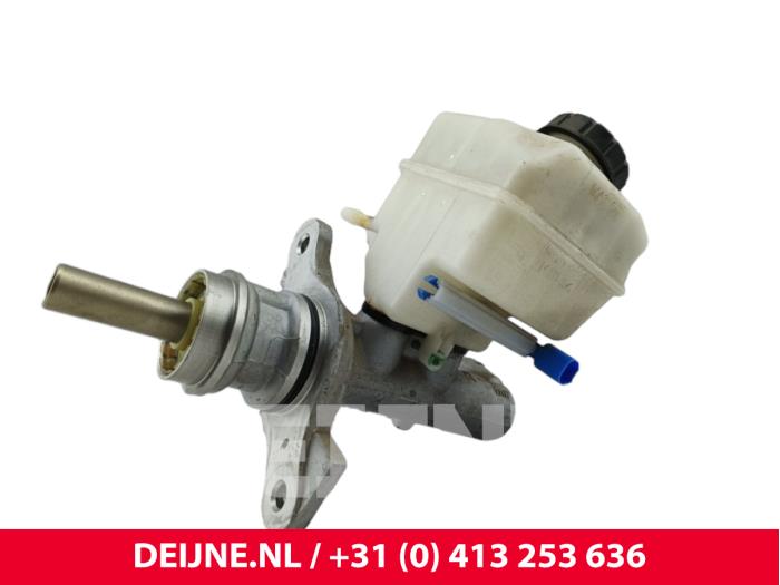 Used Master cylinder Mercedes Sprinter 3,5t (907.6/910.6) 317 CDI 2.0 D RWD Price € 24,20 Inclusive VAT offered by van Deijne Onderdelen Uden B.V.