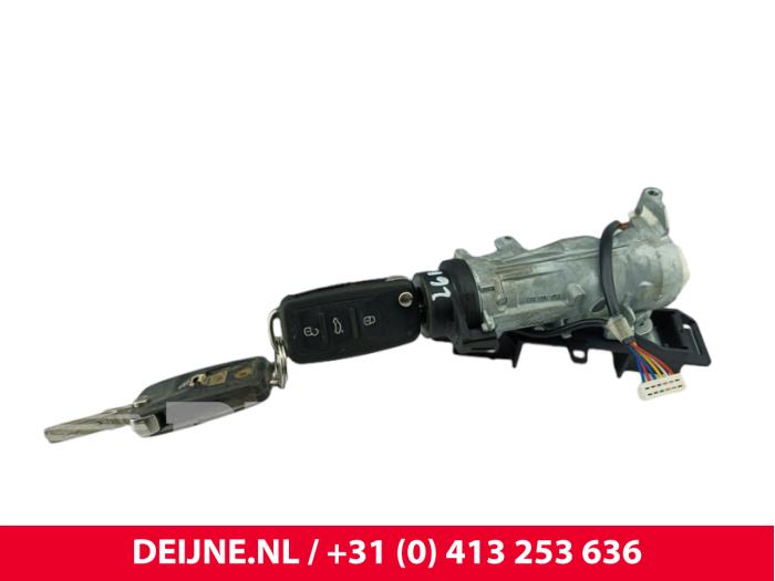 Używane Stacyjka + Kluczyk Volkswagen Caddy IV 2.0 TDI 150 Cena € 36,30 Z VAT oferowane przez van Deijne Onderdelen Uden B.V.