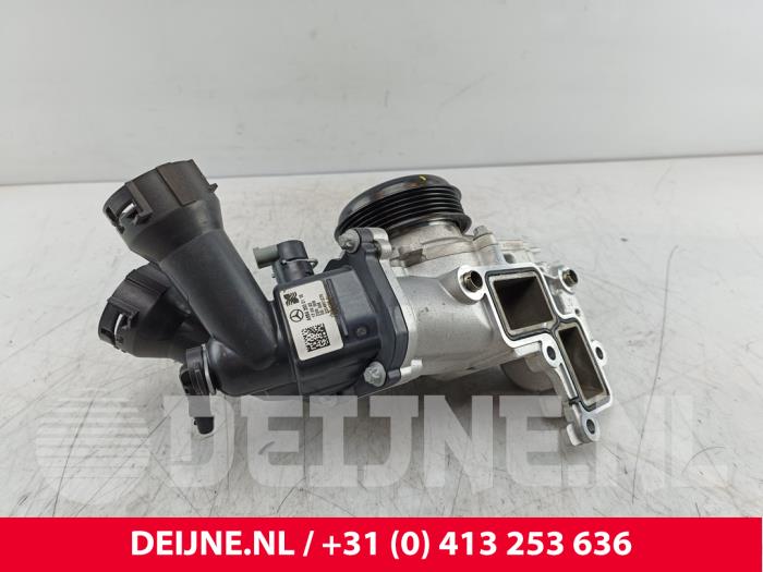Gebrauchte Wasserpumpe Mercedes Sprinter 3,5t (907.6/910.6) 319 CDI 2.0 D RWD Preis € 66,55 Mit Mehrwertsteuer angeboten von van Deijne Onderdelen Uden B.V.