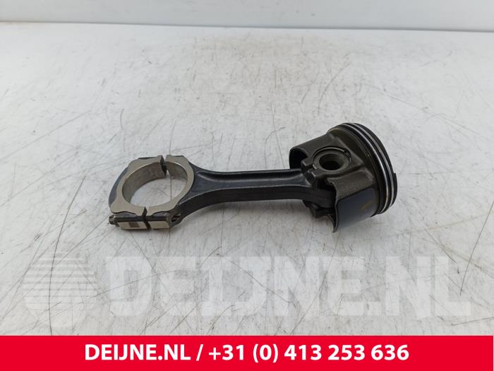 Używane Korbowód Mercedes Sprinter 3,5t (907.6/910.6) 319 CDI 2.0 D RWD Cena € 169,40 Z VAT oferowane przez van Deijne Onderdelen Uden B.V.
