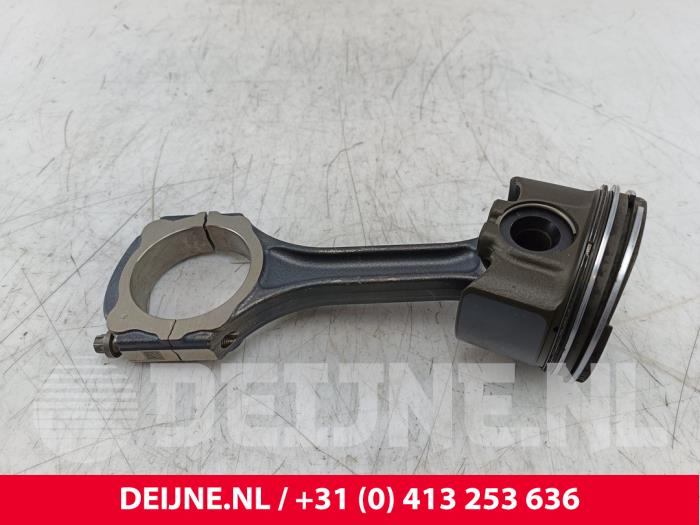 Używane Korbowód Mercedes Sprinter 3,5t (907.6/910.6) 319 CDI 2.0 D RWD Cena € 169,40 Z VAT oferowane przez van Deijne Onderdelen Uden B.V.