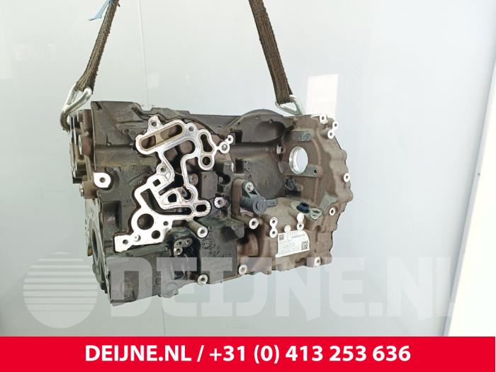 Used Engine crankcase Mercedes Sprinter 3,5t (907.6/910.6) 319 CDI 2.0 D RWD Price € 847,00 Inclusive VAT offered by van Deijne Onderdelen Uden B.V.