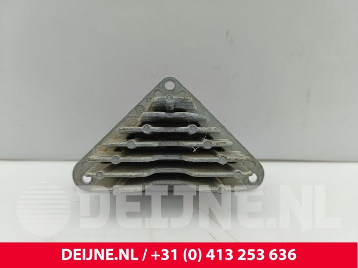 Używane Modułowy reflektor LED Renault Master III (FV) 2.3 dCi 110 16V FWD Cena € 72,60 Z VAT oferowane przez van Deijne Onderdelen Uden B.V.