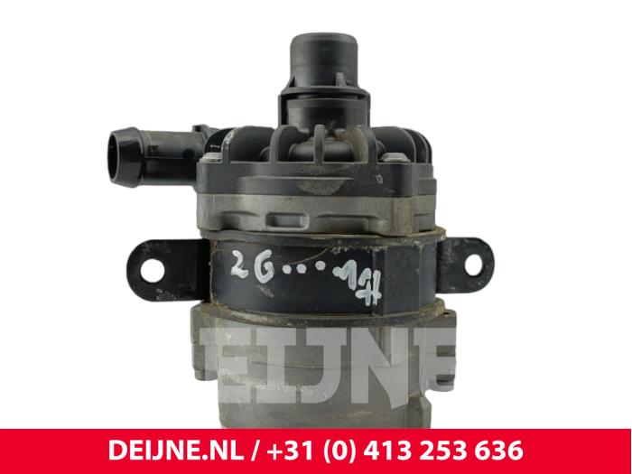 Usagé Pompe à eau Volvo XC90 II 2.0 T8 16V Twin Engine AWD Prix € 130,00 Règlement à la marge proposé par van Deijne Onderdelen Uden B.V.