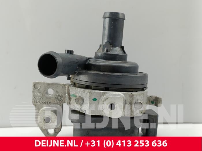 Begagnade Extra vattenpump Volvo V60 Cross Country II (ZZ) 2.0 B4 16V Mild Hybrid AWD Pris € 65,00 Marginaltabell erbjuds av van Deijne Onderdelen Uden B.V.