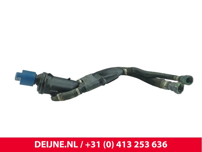 Gebrauchte Füllrohr adbluetank Volkswagen Transporter T6 2.0 TDI 150 Preis € 72,60 Mit Mehrwertsteuer angeboten von van Deijne Onderdelen Uden B.V.