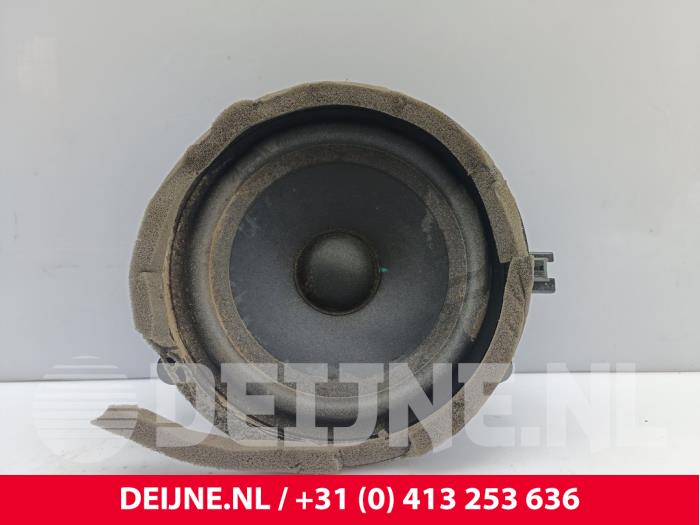 Używane Glosnik Lynk &amp; Co 01 1.5 PHEV Cena € 18,15 Z VAT oferowane przez van Deijne Onderdelen Uden B.V.
