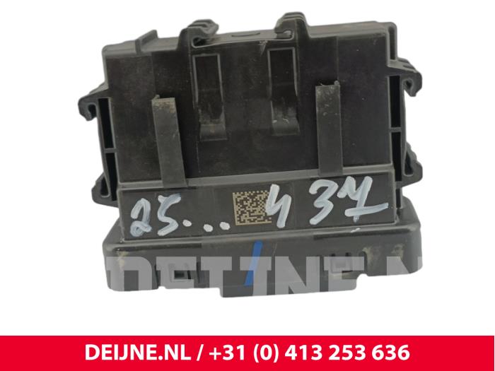 Używane Modul gateway Nissan Primastar 2.0 dCi 130 Cena € 54,45 Z VAT oferowane przez van Deijne Onderdelen Uden B.V.