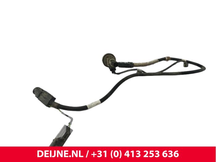 Usados Inyector Adblue Mercedes Vito (447.6) 2.2 114 CDI 16V Precio € 96,80 IVA incluido ofrecido por van Deijne Onderdelen Uden B.V.
