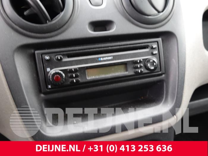 Używane Radio Dacia Dokker (0S) 1.5 dCi 75 Cena na żądanie oferowane przez van Deijne Onderdelen Uden B.V.